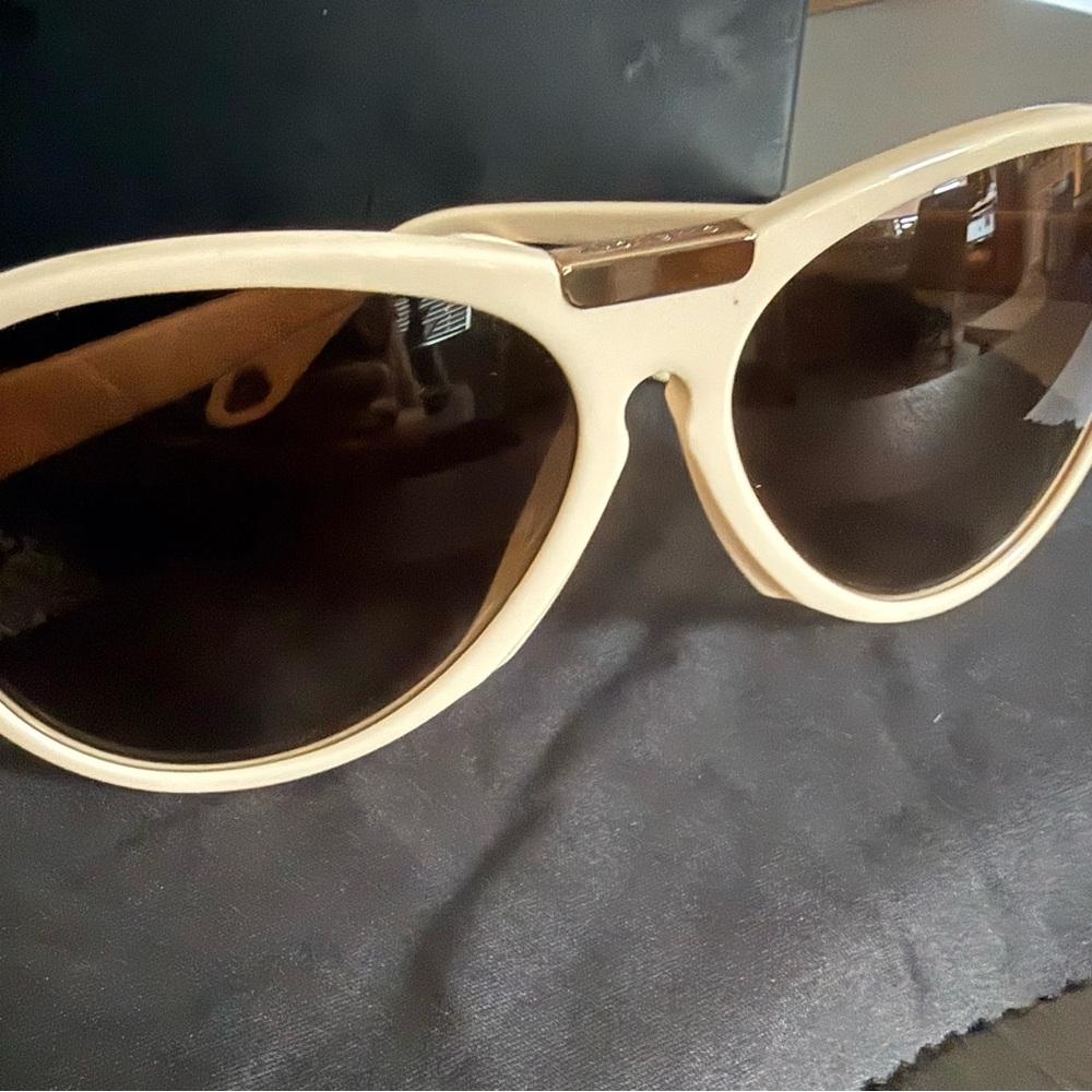Givenchy Cream Oversized Sunglasses | Gold Logo | Luxe Designer Shades | - Picture 4 of 5